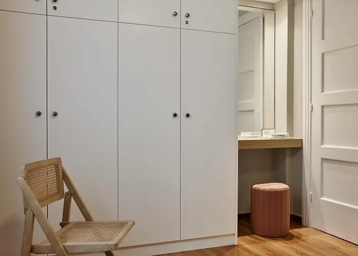 Pagrati Modernist 2Bd Apt