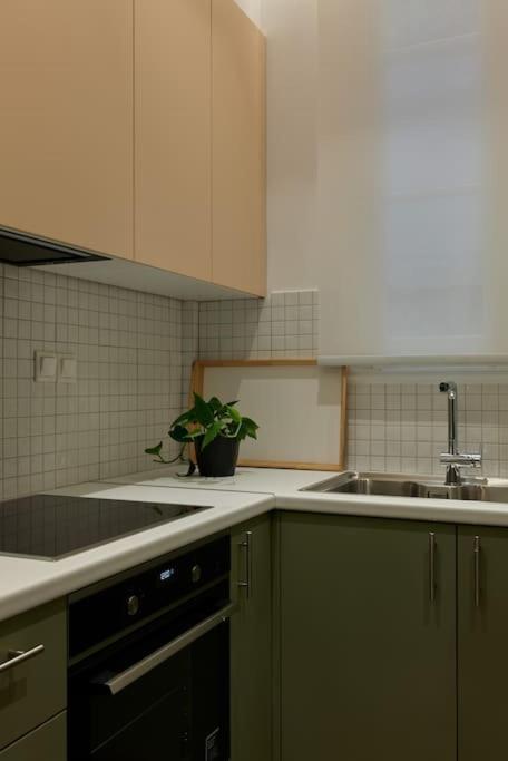 Pagrati Modernist 2bd