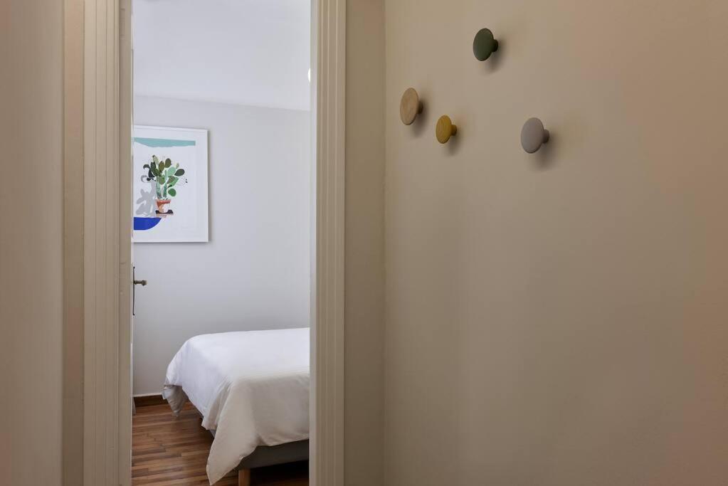 Pagrati Modernist 2bd Apartment