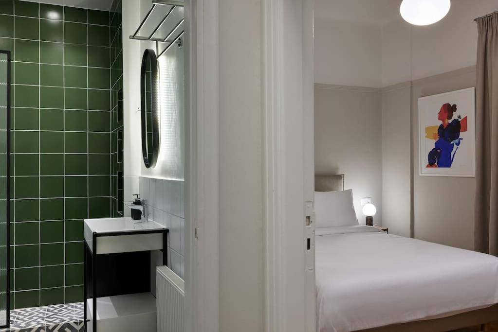 Pagrati Modernist 2bd Apartment *