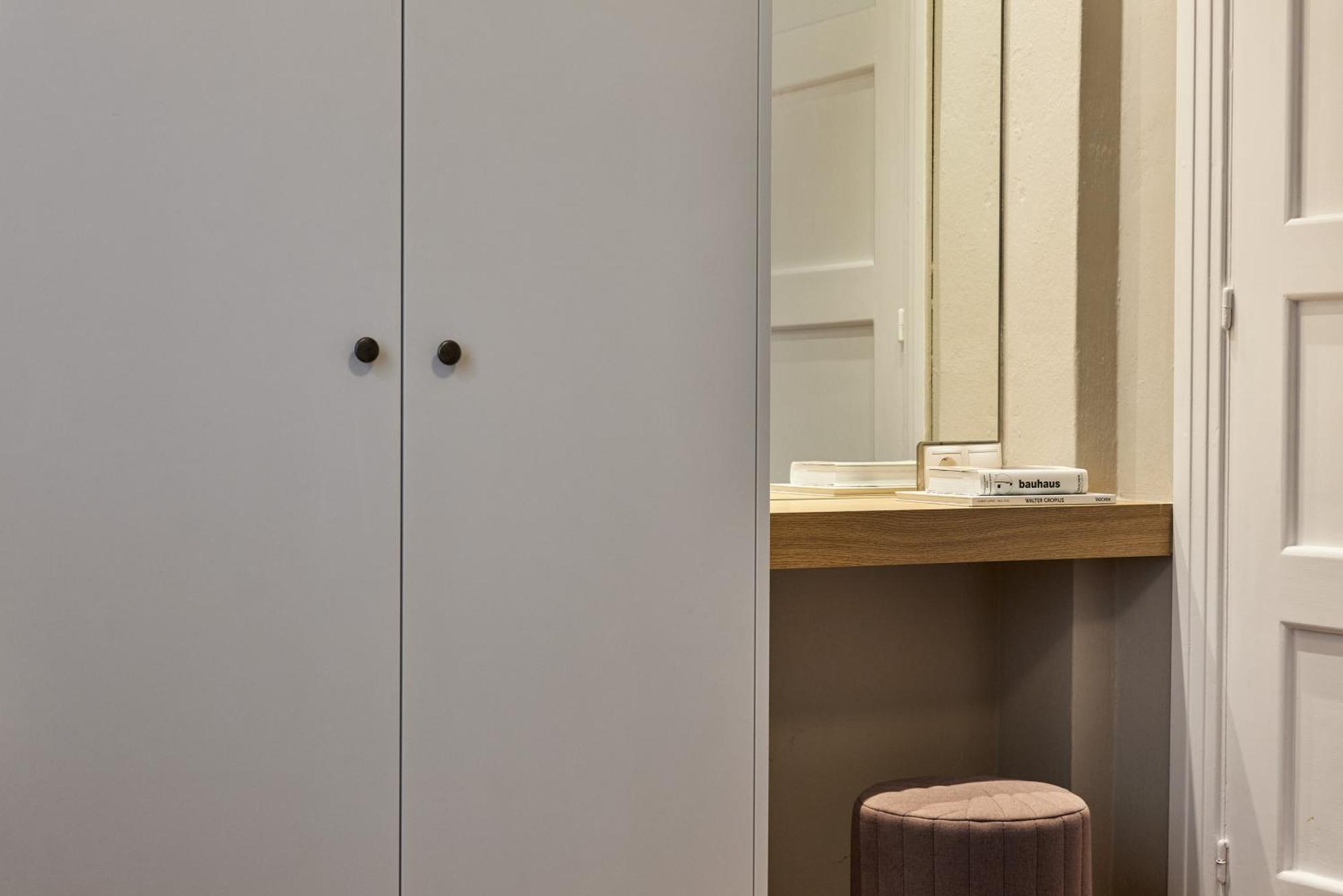 Pagrati Modernist 2bd Apartment