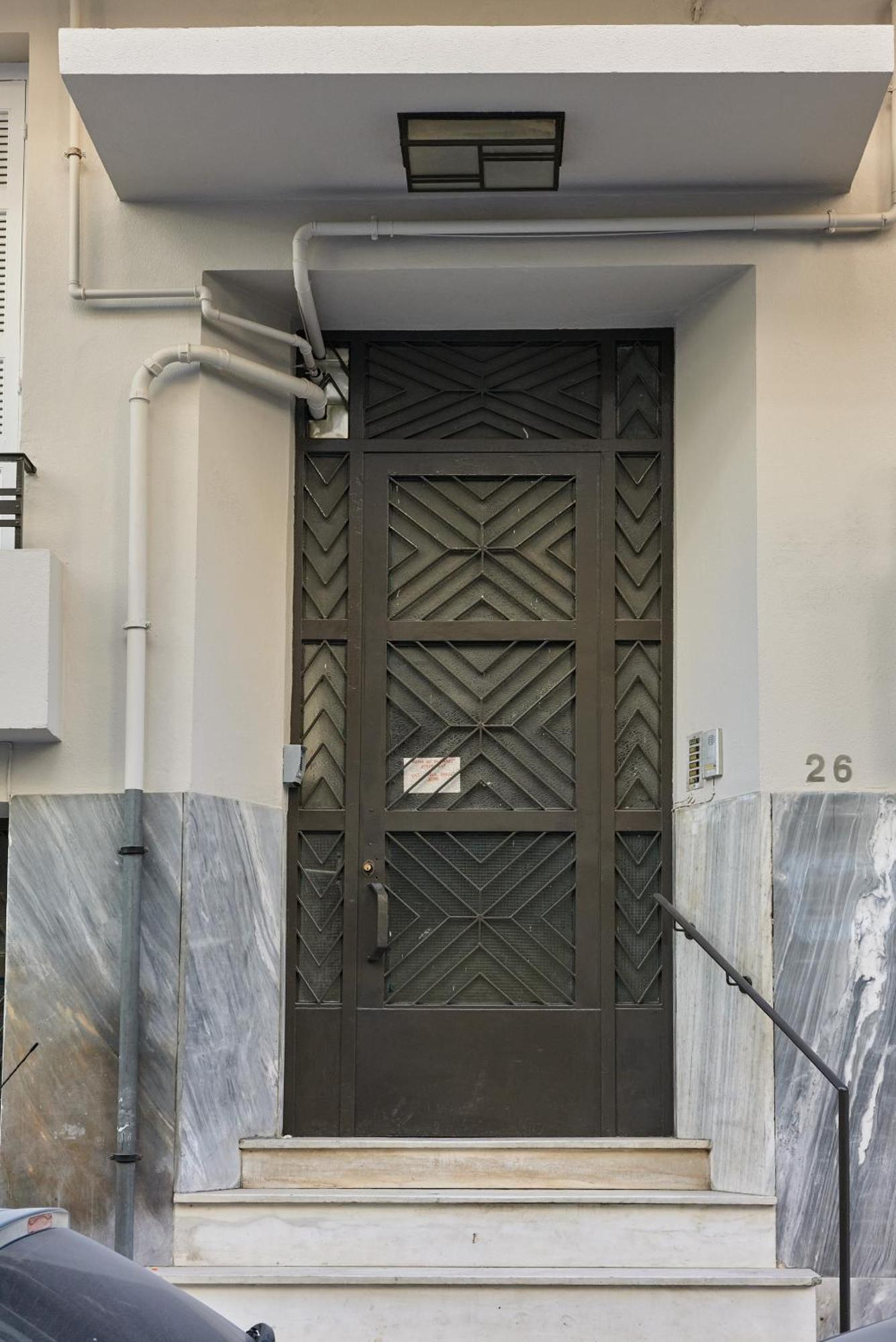 Pagrati Modernist 2bd *